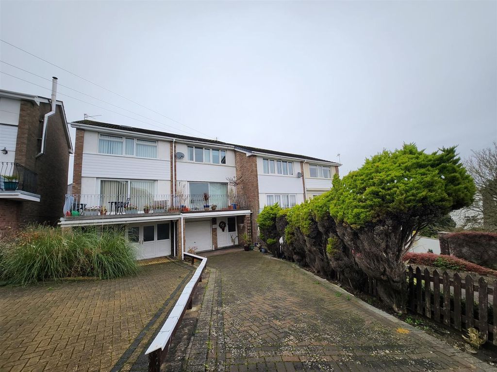 3 bed town house for sale in Marine Drive, Barry CF62, £350,000 Zoopla