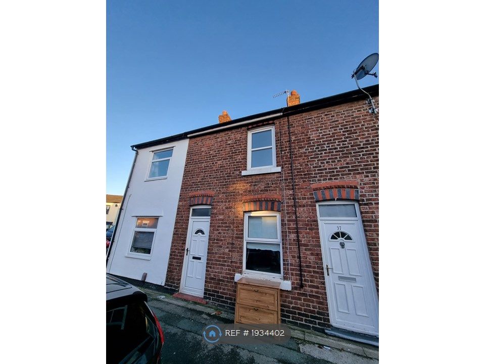 2 bed terraced house to rent in Marsh Street, Warrington WA1, £800 pcm