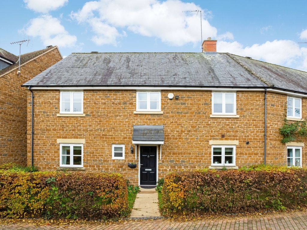 4 bed semidetached house to rent in Long Wall Close, Adderbury