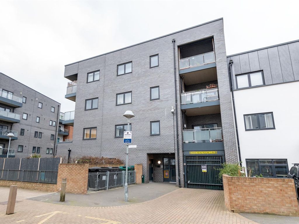 1 bed flat for sale in Broughton Place, Walthamstow E17 Zoopla