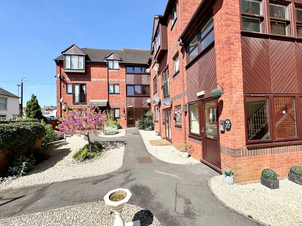 1 bed flat to rent in Birchett Road, Aldershot GU11, £875 pcm Zoopla