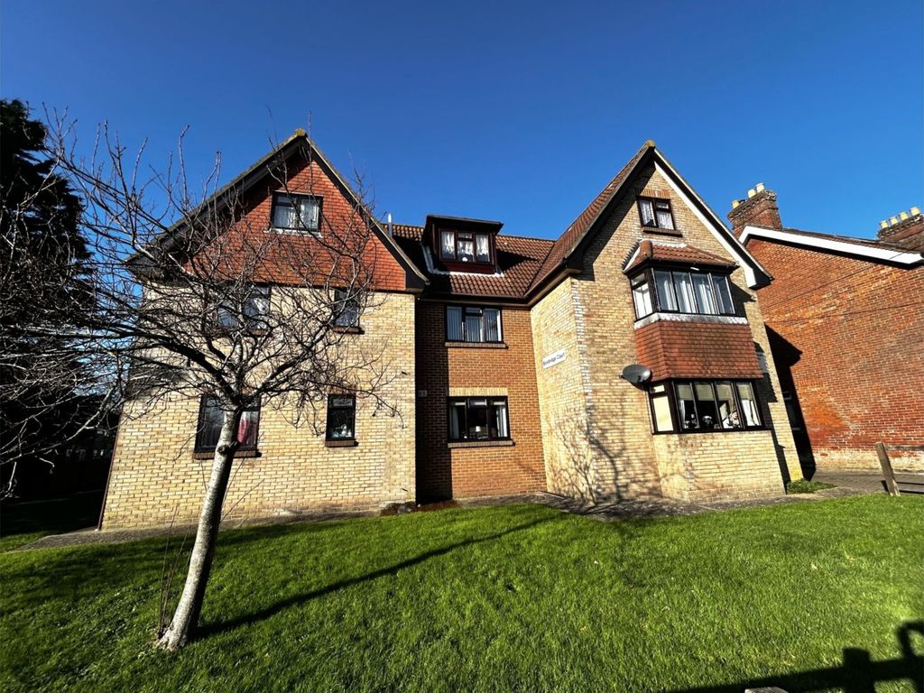 1 bed flat for sale in Hooke Hill, Freshwater PO40, £150,000 Zoopla