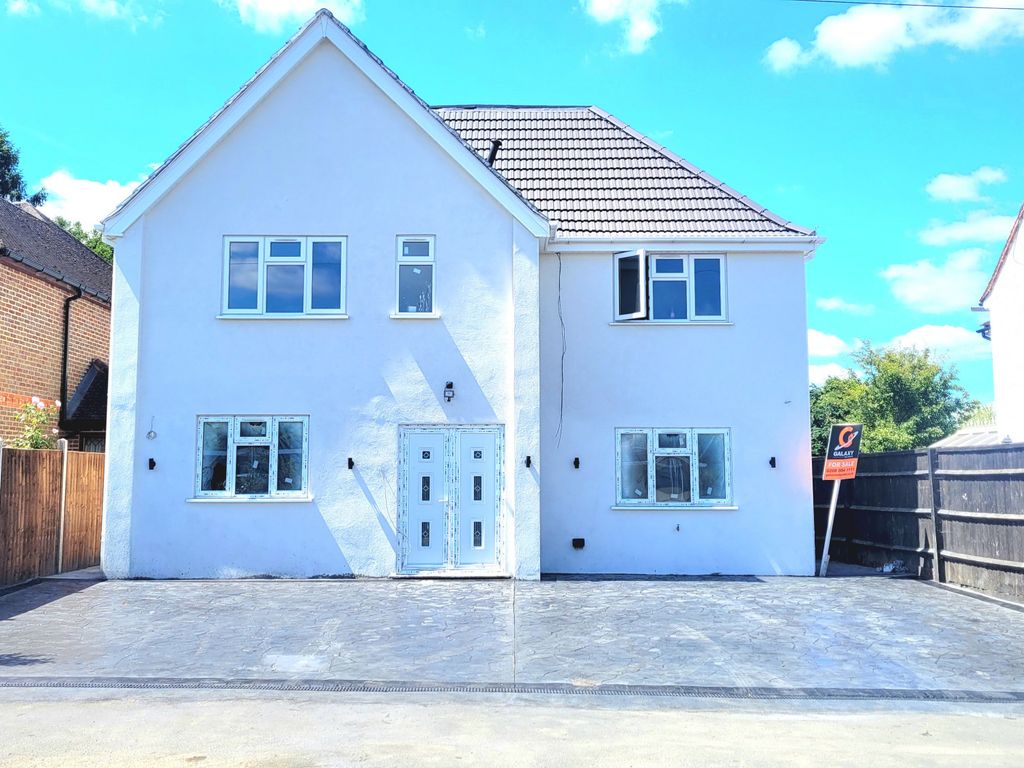 5 bed detached house for sale in Denham Lane, Chalfont St Peter