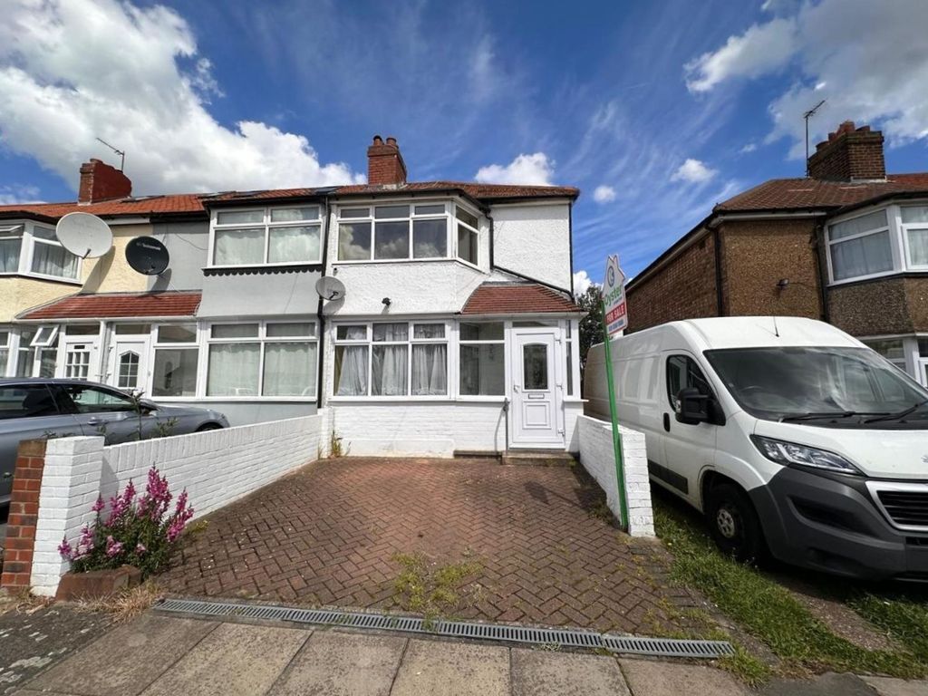 2 bed end terrace house for sale in Elmcroft Avenue, London N9, £