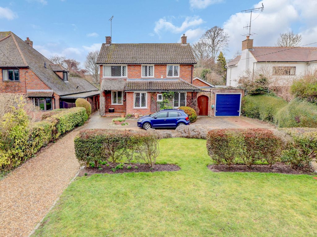 4 bed detached house for sale in Manor Park Avenue, Princes Risborough