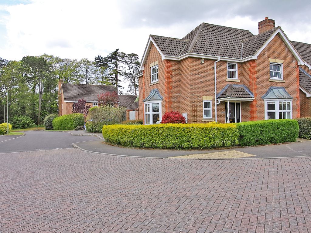 4 bed detached house for sale in Denning Mead, Andover SP10 Zoopla