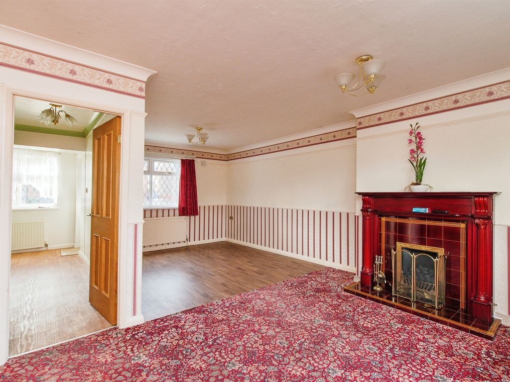 3 bed semidetached house for sale in Leatham Crescent, Featherstone