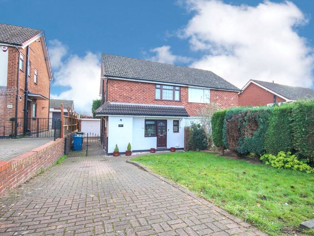 3 bed semi-detached house for sale in tamworth road, two gates, tamworth, staffordshire b77