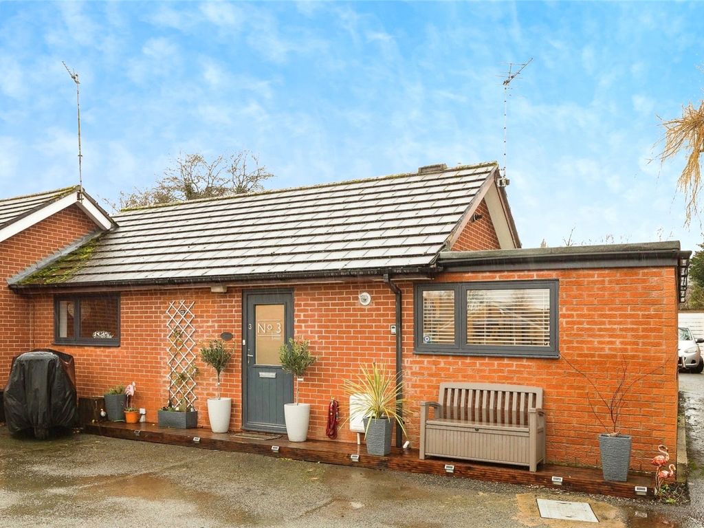 3 bed bungalow for sale in Lizbeth Close, Willow Street, Oswestry