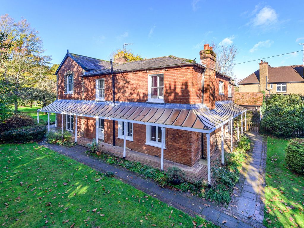 5 bed detached house for sale in Wonersh Common, Wonersh, Guildford GU5