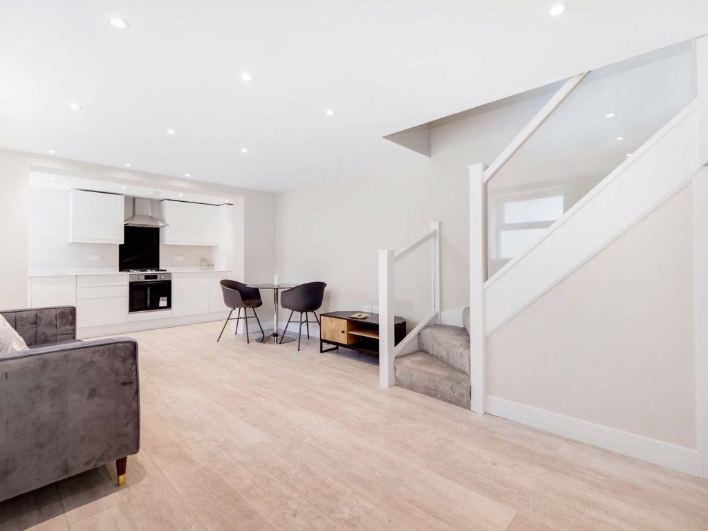 Park Avenue Mews, Mitcham CR4  