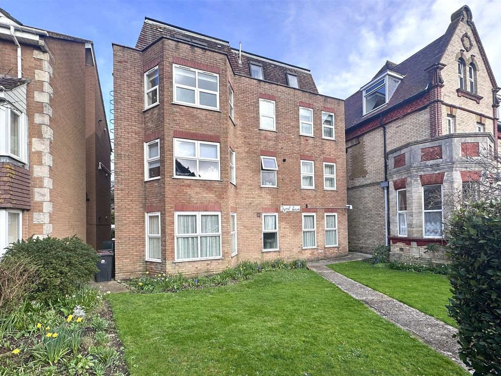 1 bed flat to rent in Cranborne Road, Swanage BH19, £825 pcm Zoopla