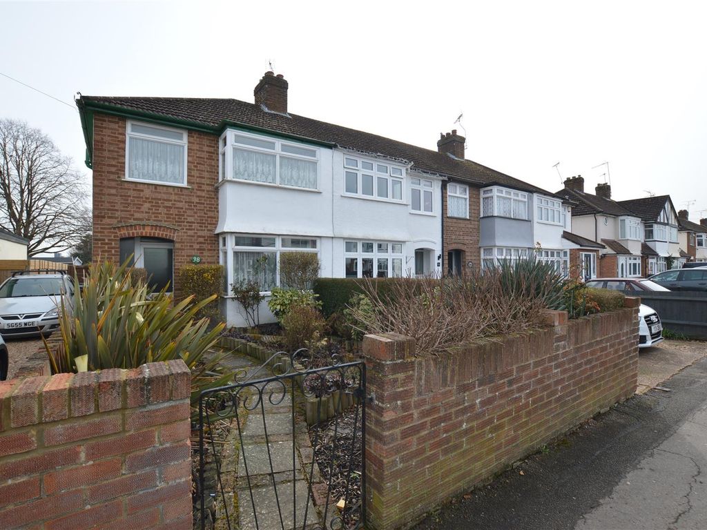 3 bed semidetached house for sale in Barton Way, Croxley Green, Rickmansworth WD3, £540,000