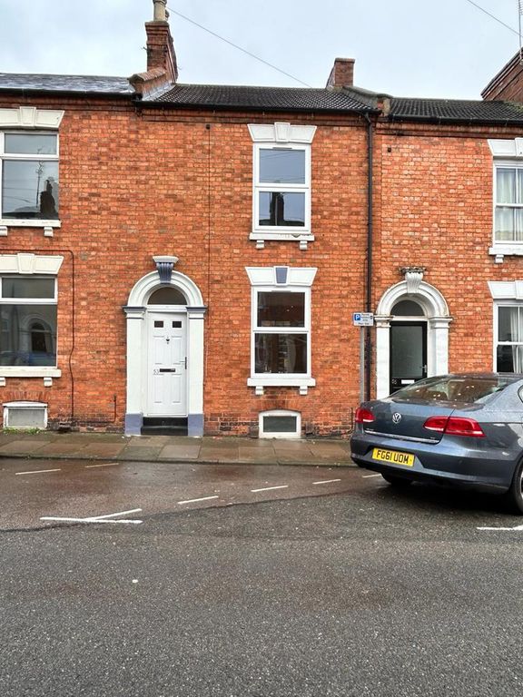 2 bed terraced house to rent in Denmark Road, Northampton NN1, £1,250