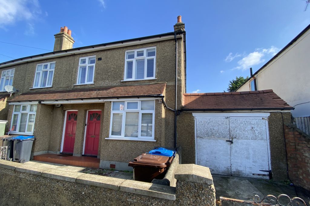 3 bed for sale in Western Road, Mitcham CR4, £350,000 Zoopla
