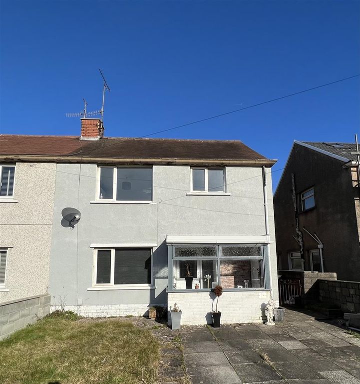 3 bed property to rent in Long Vue Road, Sandfields, Port Talbot SA12