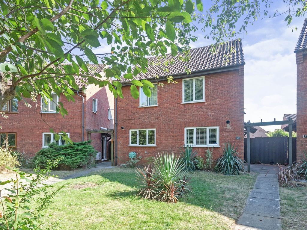 2 bed semidetached house for sale in Maulden Gardens, Giffard Park