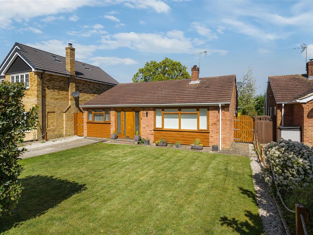 3 bed detached bungalow for sale in Larkswood Drive, Crowthorne