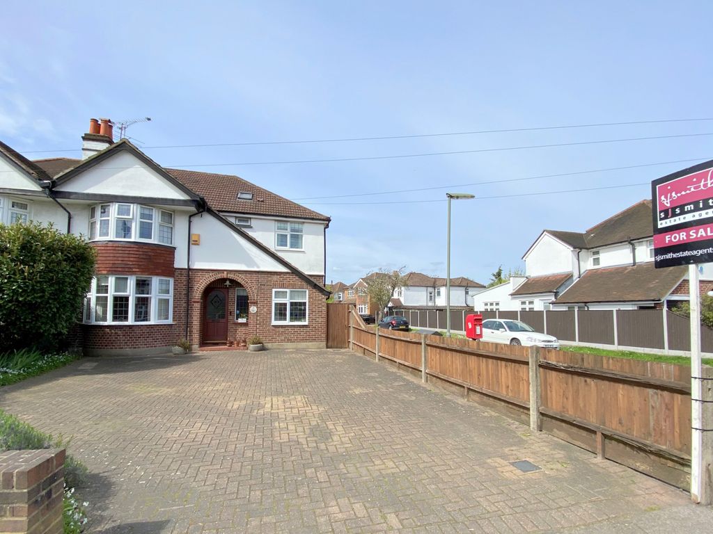 4 bed semidetached house for sale in Fordbridge Road, Ashford TW15, £