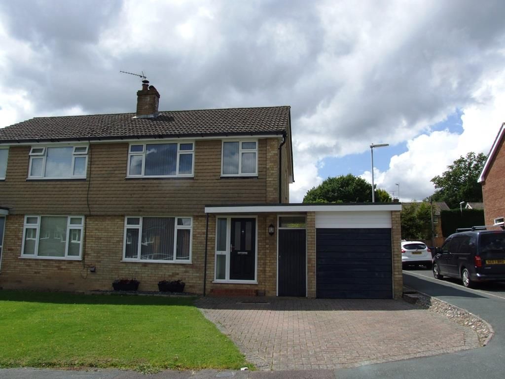 3 bed property for sale in Burns Way, East Grinstead RH19, £450,000