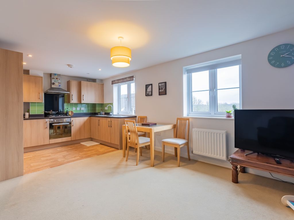 2 bed flat for sale in Valerian Close, Shirehampton, Bristol BS11, £