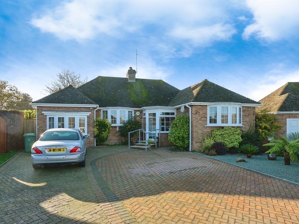 3 bed detached bungalow for sale in The Martlets, Broad Oak, Rye TN31