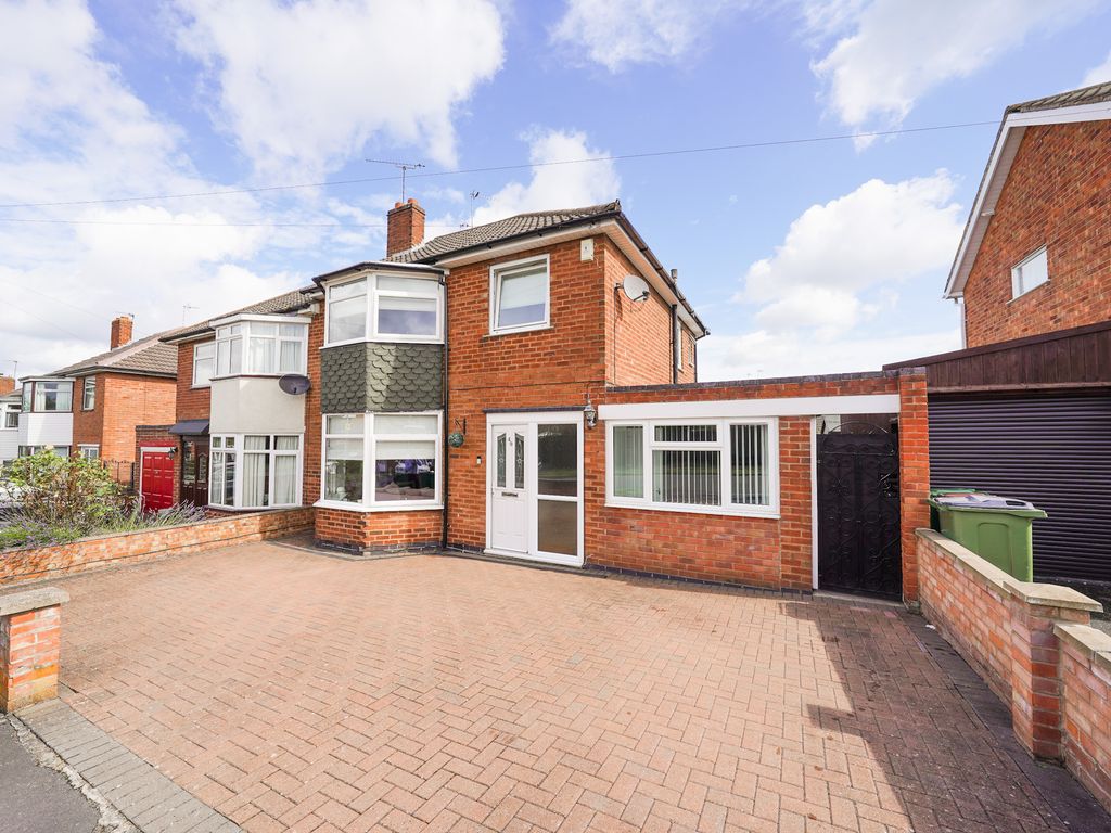 3 bed semidetached house for sale in Dorset Avenue, Glenfield