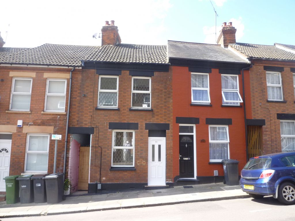 3 bed semidetached house to rent in Hartley Road, Luton LU2, £1,250