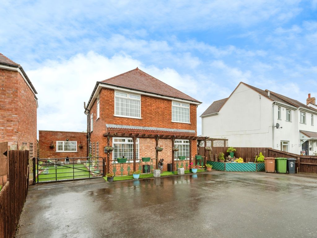 3 bed detached house for sale in Bretforton Road, Badsey, Evesham, Worcestershire WR11, £380,000