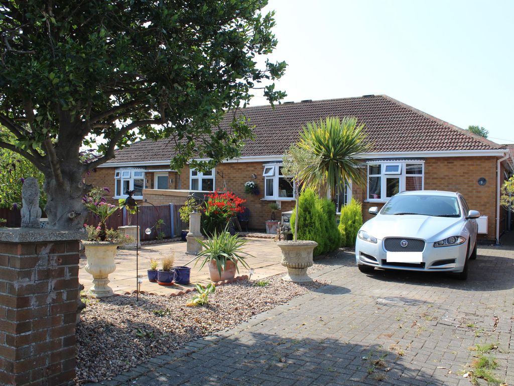 2 bed semidetached bungalow for sale in Dormy Avenue, Winthorpe