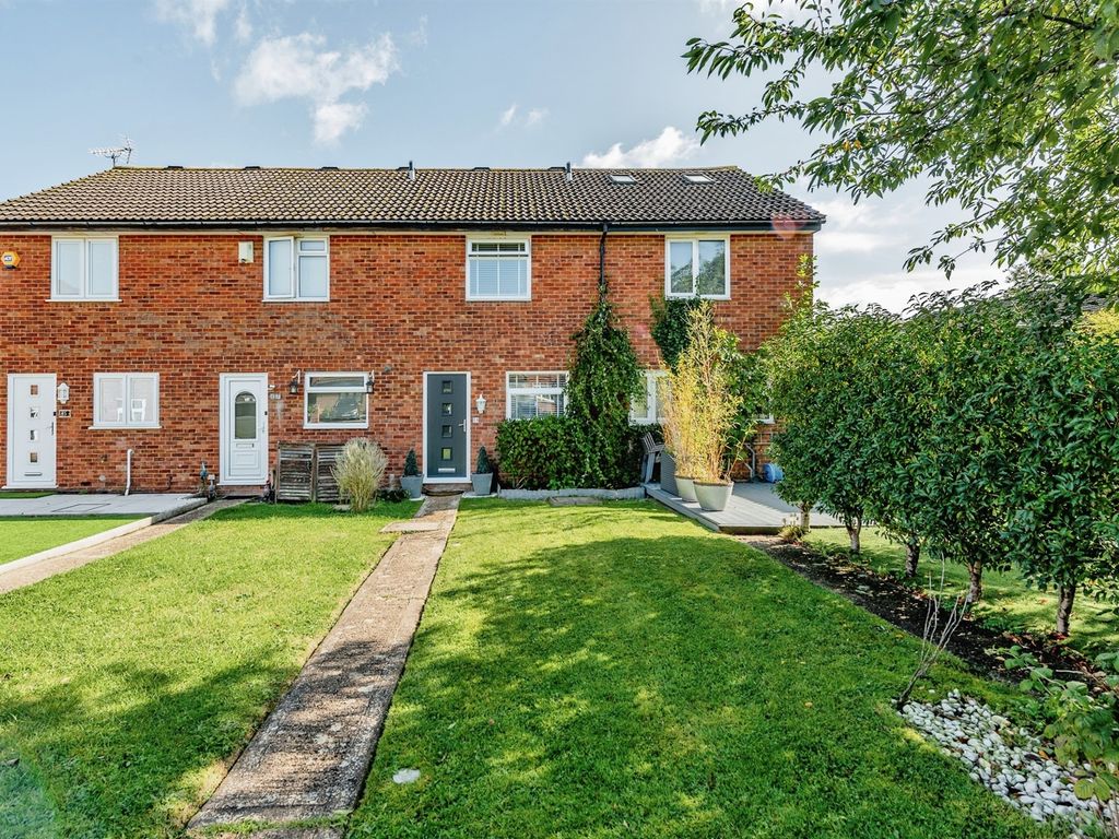 2 bed terraced house for sale in Greenwood Drive, Redhill RH1, £350,000