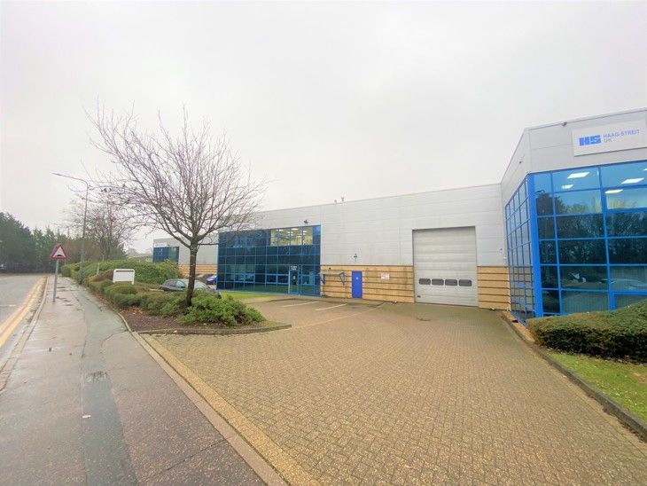 Light industrial to let in Unit B Woodside Industrial Estate, Dunmow Road, Stortford