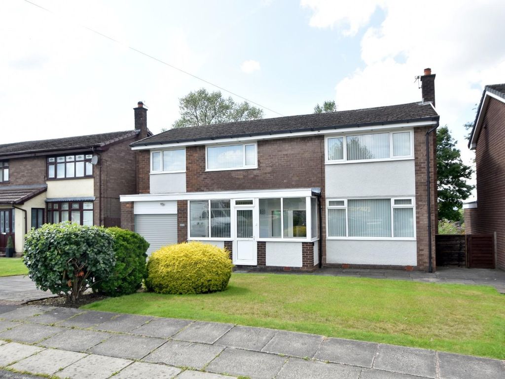 4 bed detached house for sale in Bloomfield Drive, Bury BL9, £400,000
