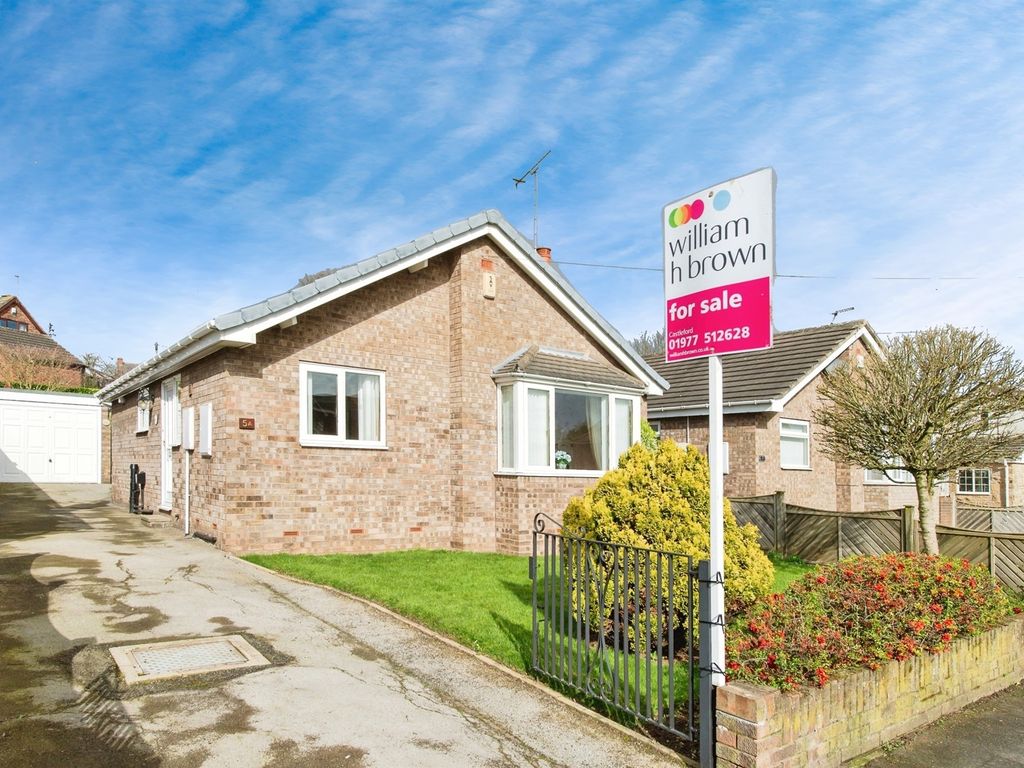 2 bed detached bungalow for sale in Hillcrest Avenue, Castleford WF10, £250,000 Zoopla