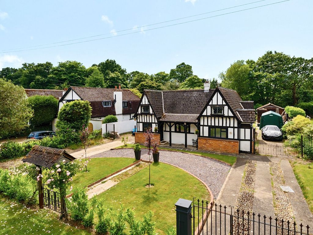 3 bed bungalow for sale in Hamm Court, Weybridge KT13, £1,000,000 Zoopla