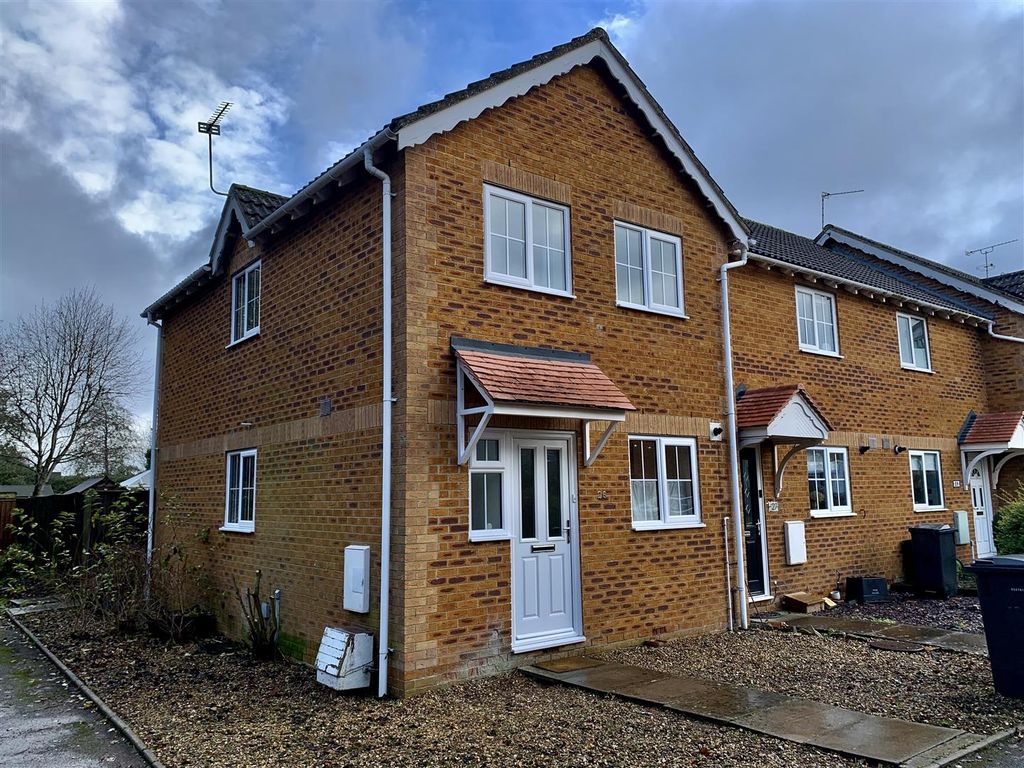 3 bed terraced house to rent in Waterside Park, Devizes SN10, £1,100