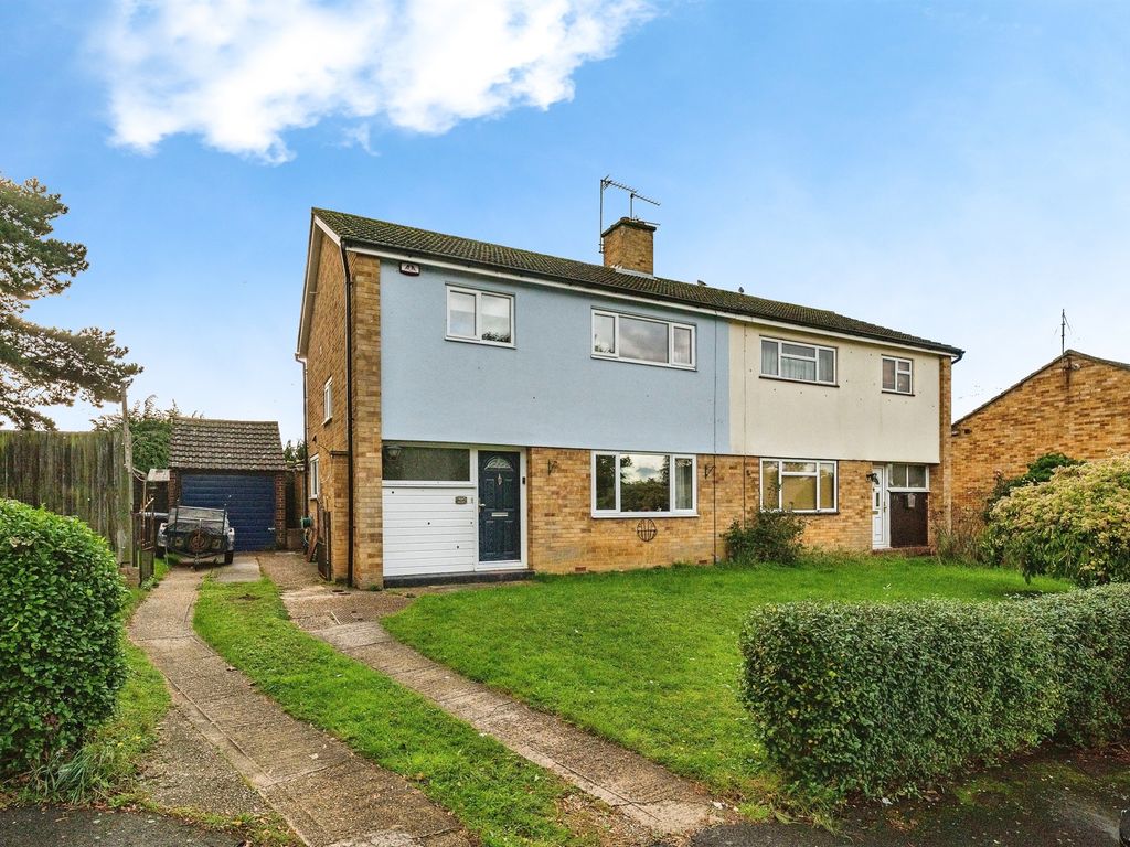 3 bed semidetached house for sale in Spring Hills, Harlow CM20, £