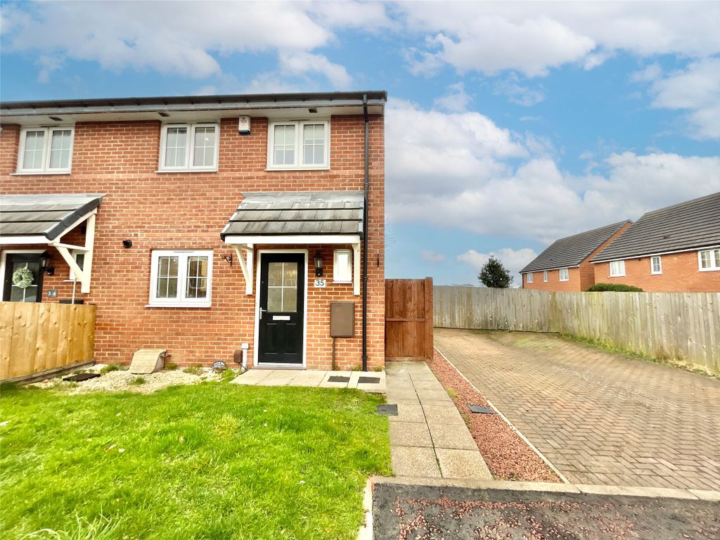 3 bed end terrace house for sale in Old School Drive, Lemington