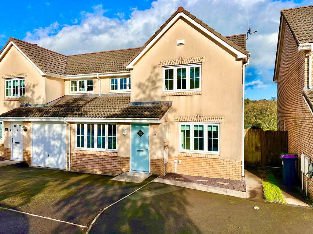3 bed semidetached house for sale in Llantarnam Road, Llantarnam