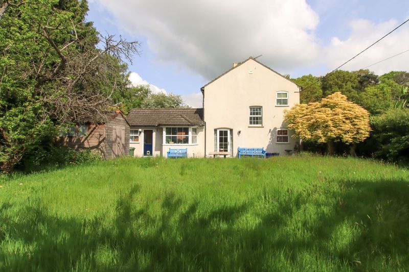 3 bed semidetached house for sale in Chesham Road, Wigginton, Tring