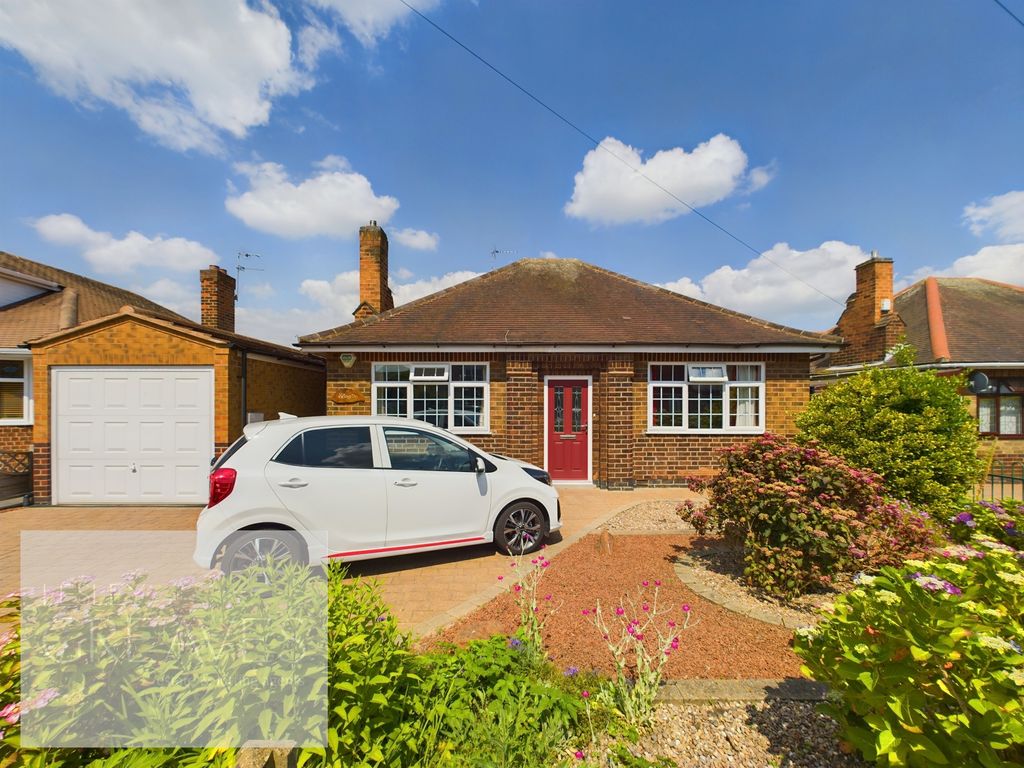 2 bed detached bungalow for sale in Linden Grove, Gedling, Nottingham