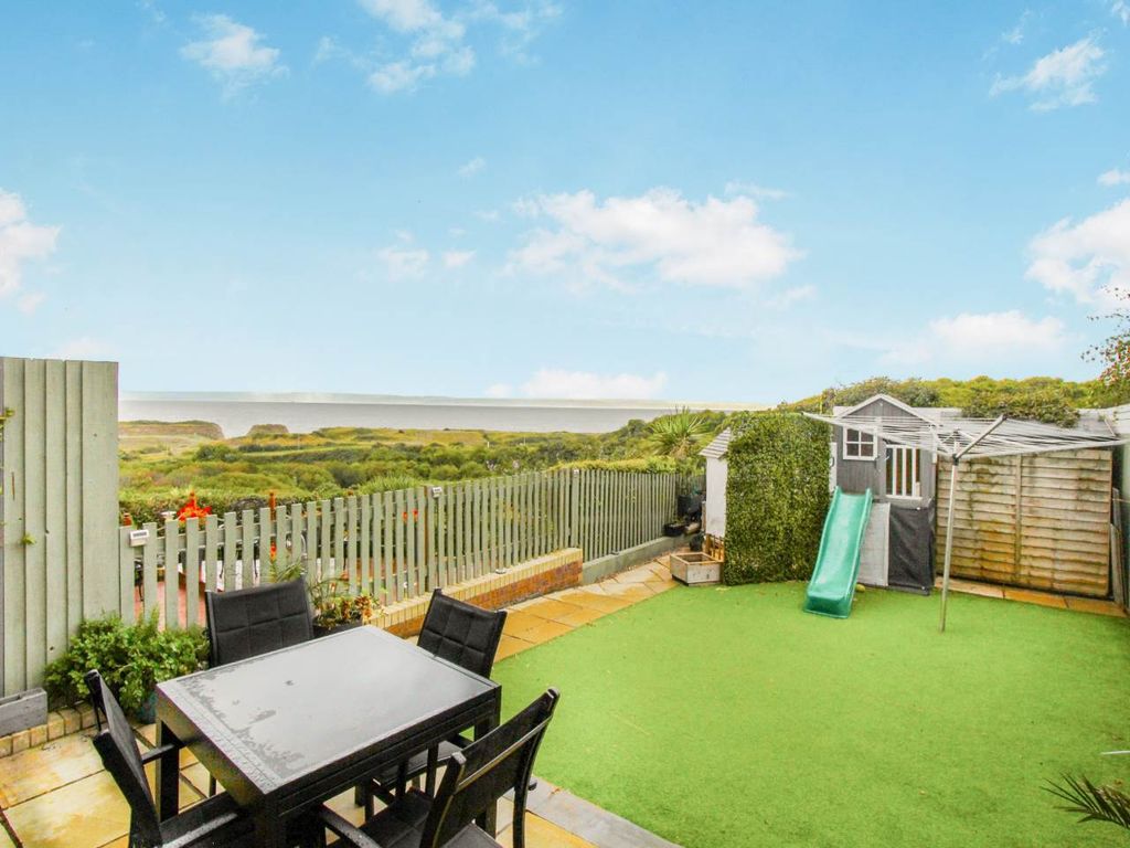 4 bed town house to rent in Heol Y Dryw, Rhoose Point, Vale Of