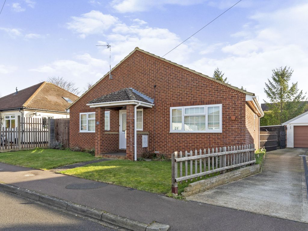 2 bed detached bungalow for sale in The Gardens, Stotfold SG5 Zoopla