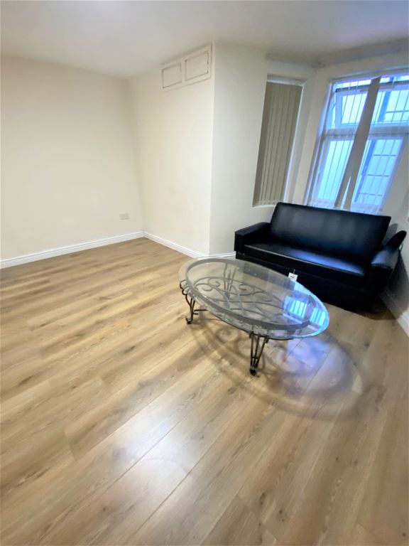 1 bed flat to rent in Northbrook Rd, Ilford IG1, £1,300 pcm Zoopla