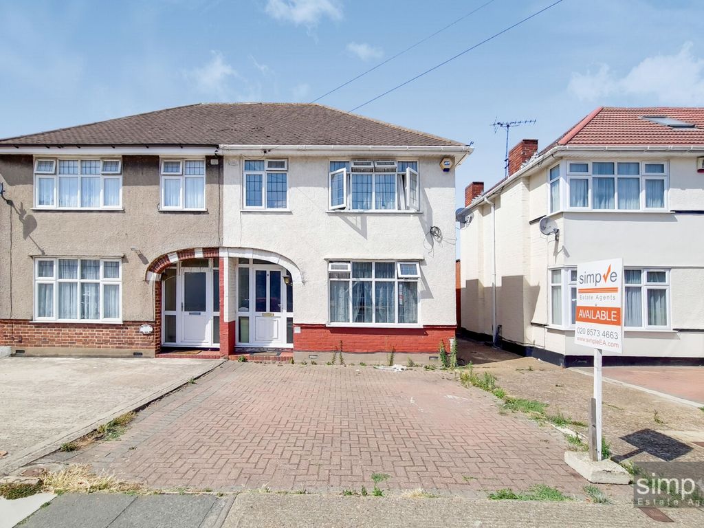 3 bed semidetached house for sale in Thorncliffe Road, Southall UB2