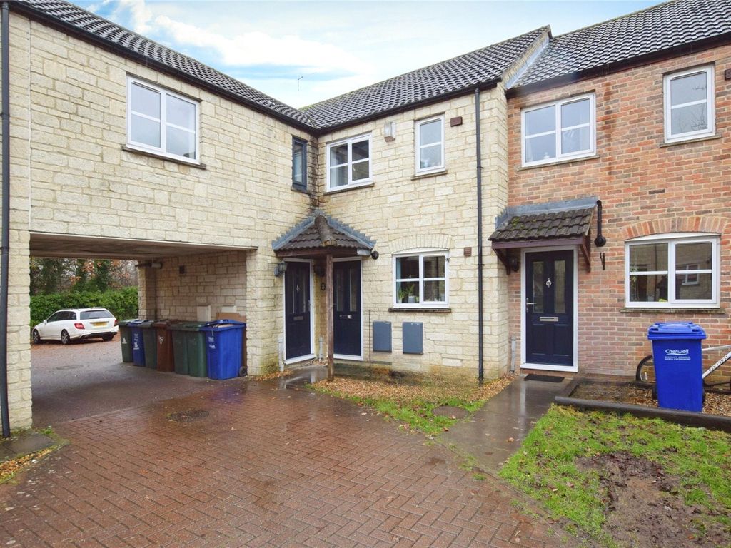 2 bed terraced house to rent in The Bramblings, Bicester, Oxfordshire