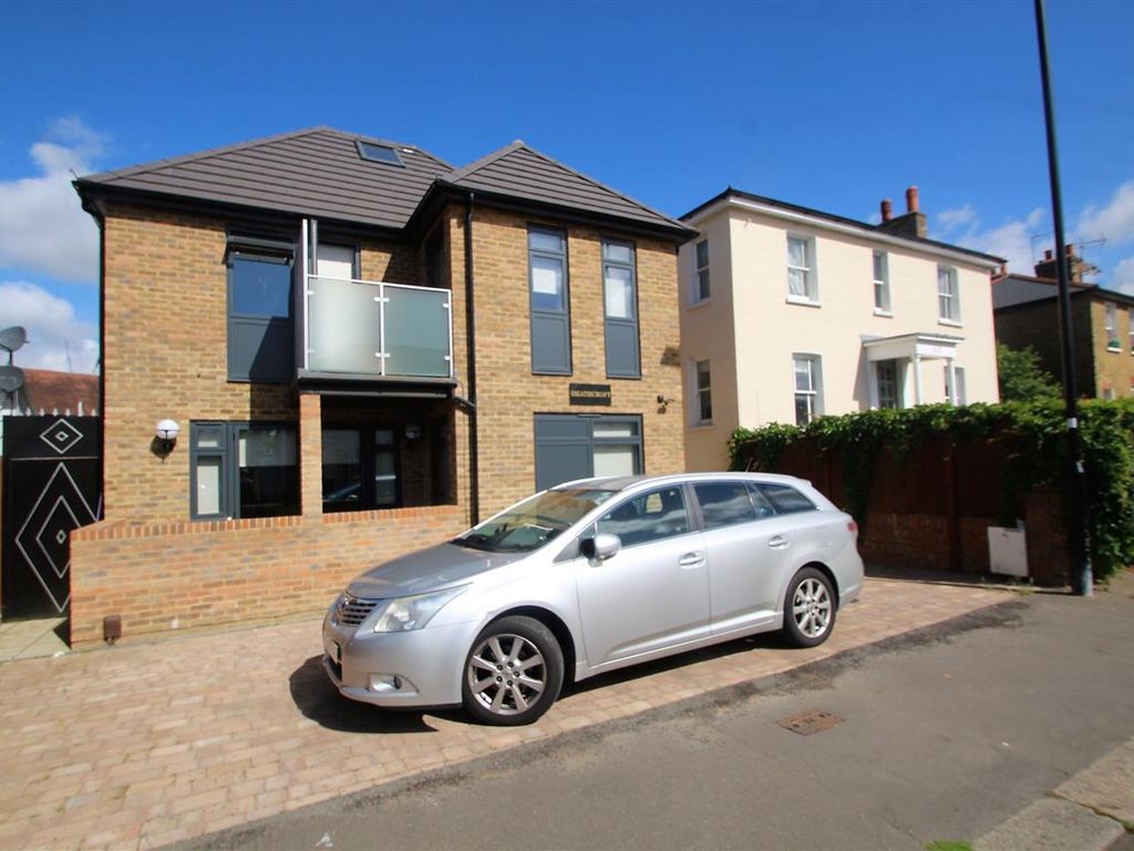 6 bed flat for sale in Heathcroft, Inwood Road, Hounslow TW3 Zoopla