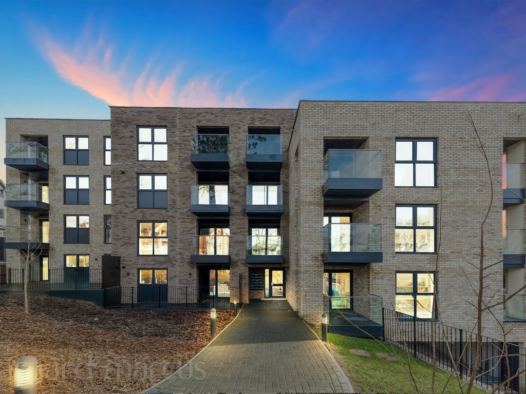 New home, 3 bed flat for sale in West Hill, Sanderstead, South Croydon