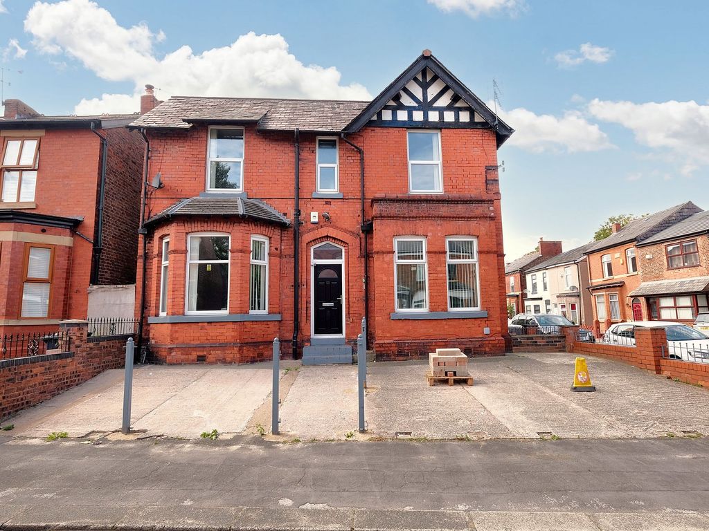 3 bed detached house for sale in Trafford Road, Eccles M30, £260,000