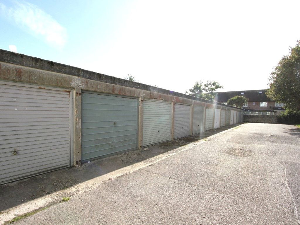 Property to rent in Grand Avenue, Worthing, West Sussex BN11, £120 pcm